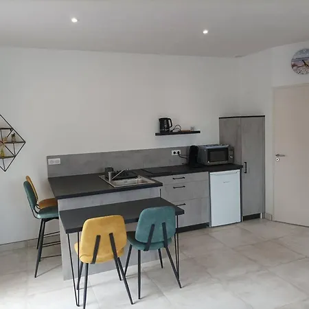 La Maisonnette Aux Volets Bleus Apartmán